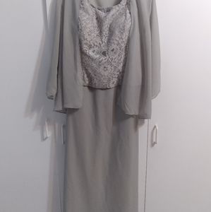 10/12 Mother of the bride gray gown.